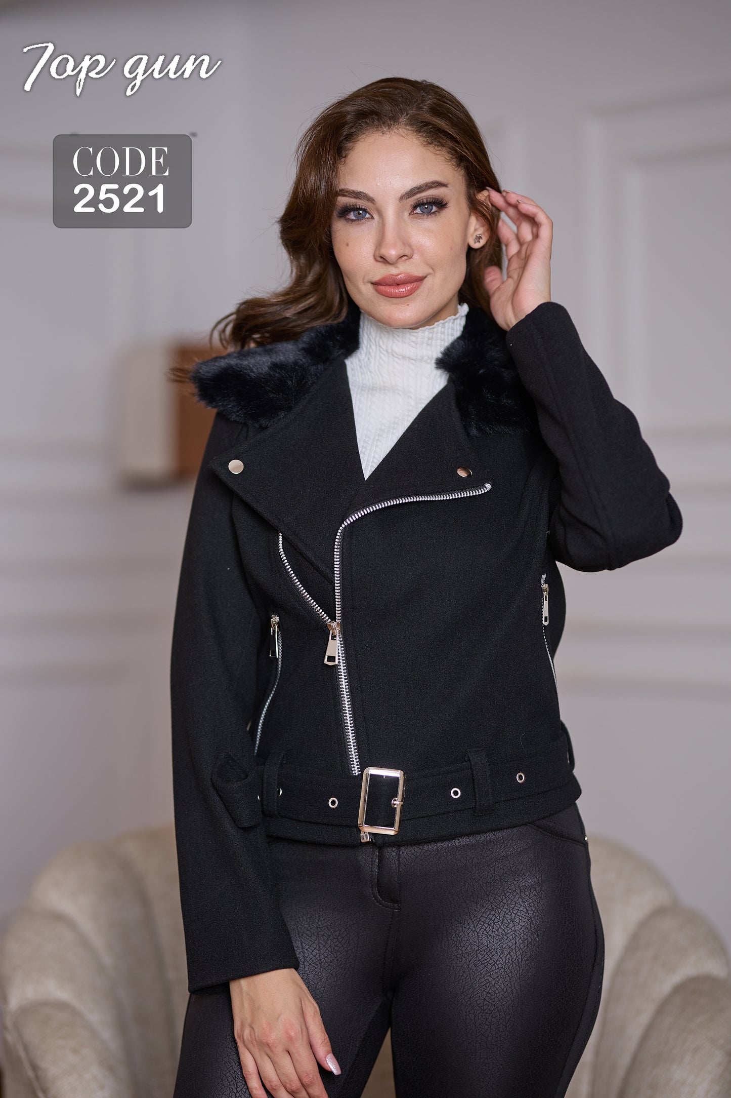 Short Wool Jacket - Belt with a Buckle - Fur Collar