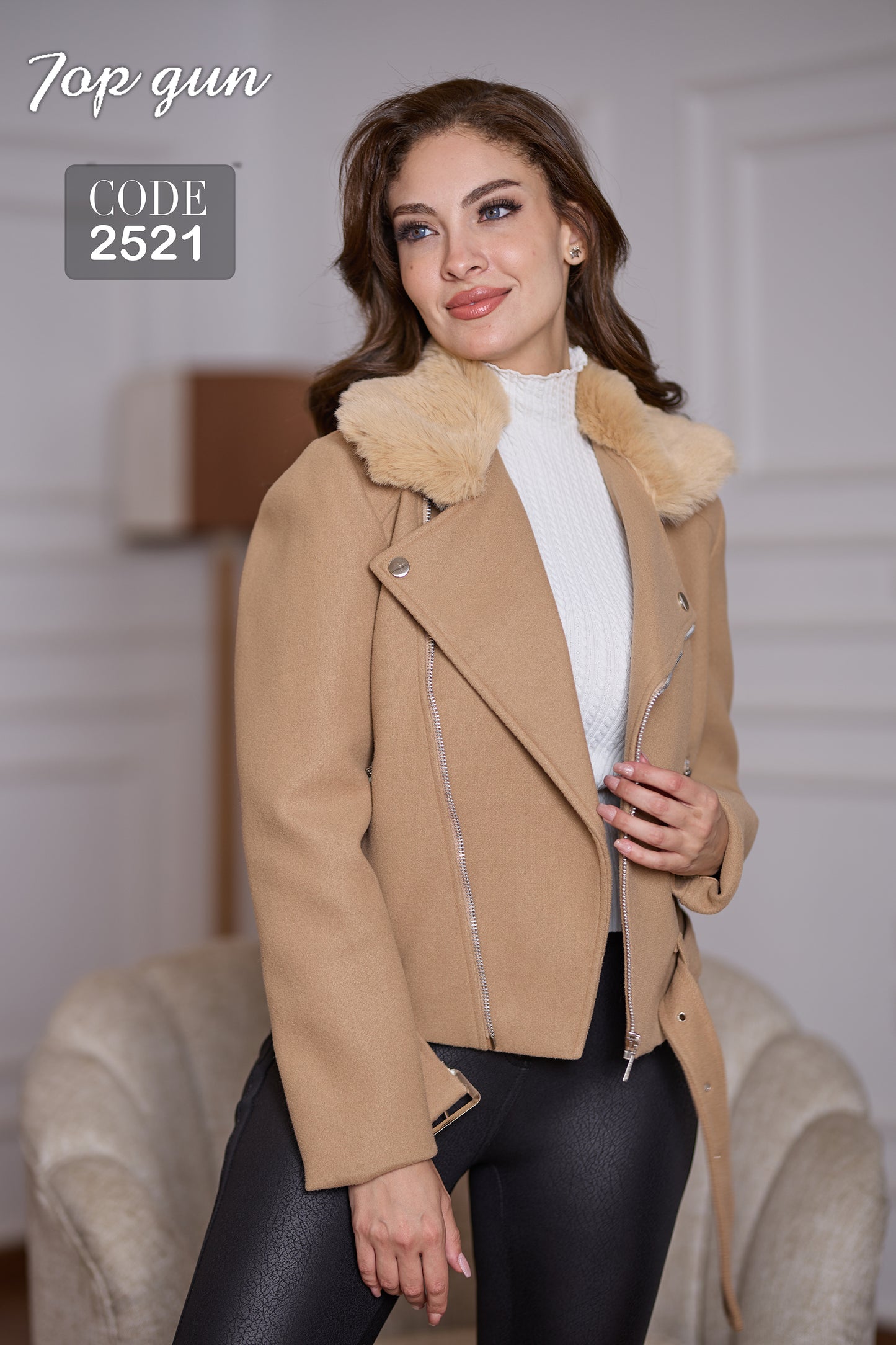 Short Wool Jacket - Belt with a Buckle - Fur Collar